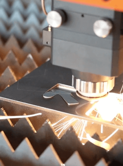 2kw Fiber Laser Cutting Machine in Processing Stainess Steel